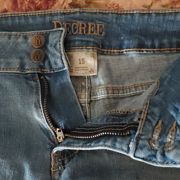 Decree cut off distressed shorts - Picture 3 of 7